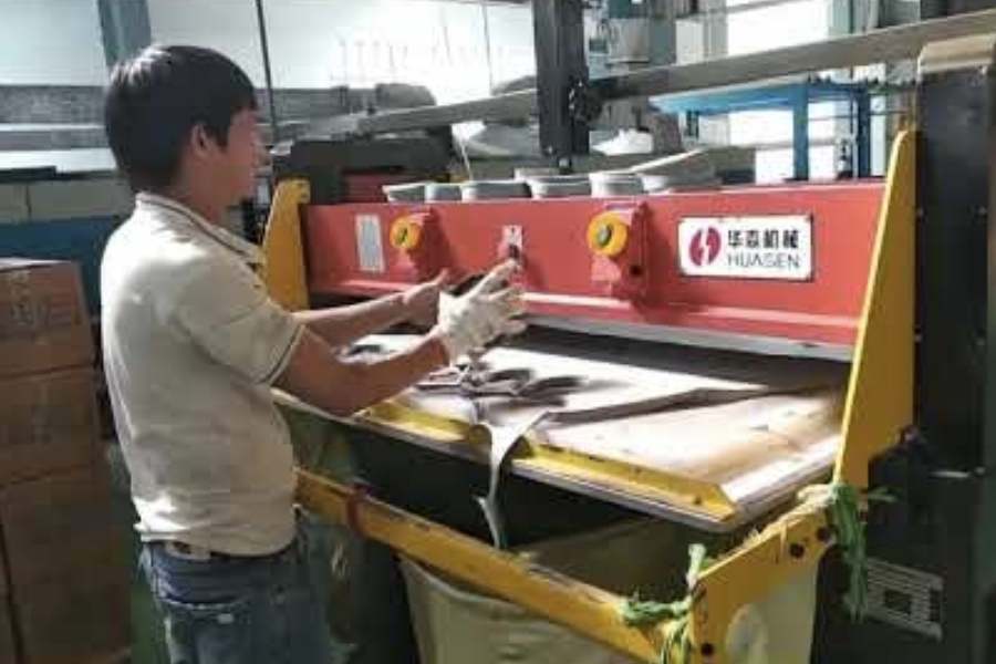 Máy cắt vải thủy lực là gì? Các loại máy cắt thủy lực