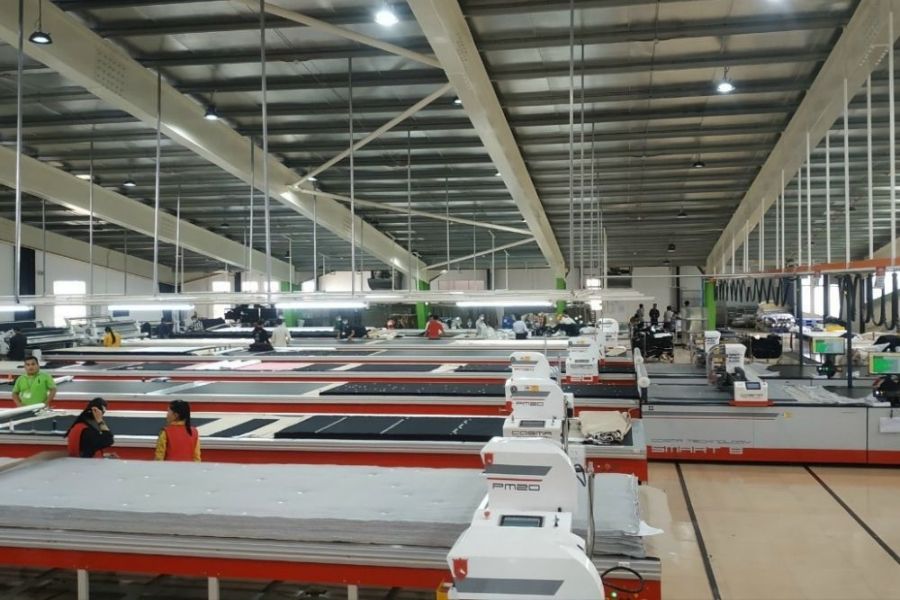 Nên mua máy cắt vải loại nào phù hợp và tốt nhất cho xưởng may